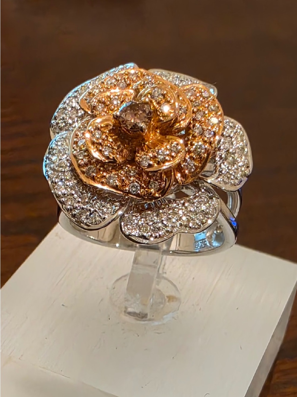 Rose-Shaped Two-Tone 18k gold Flower Ring